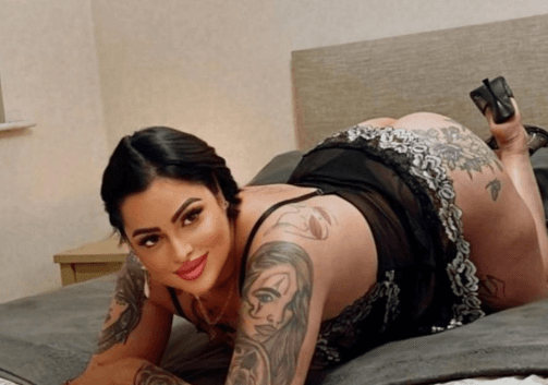 Curvy tattoo brunette